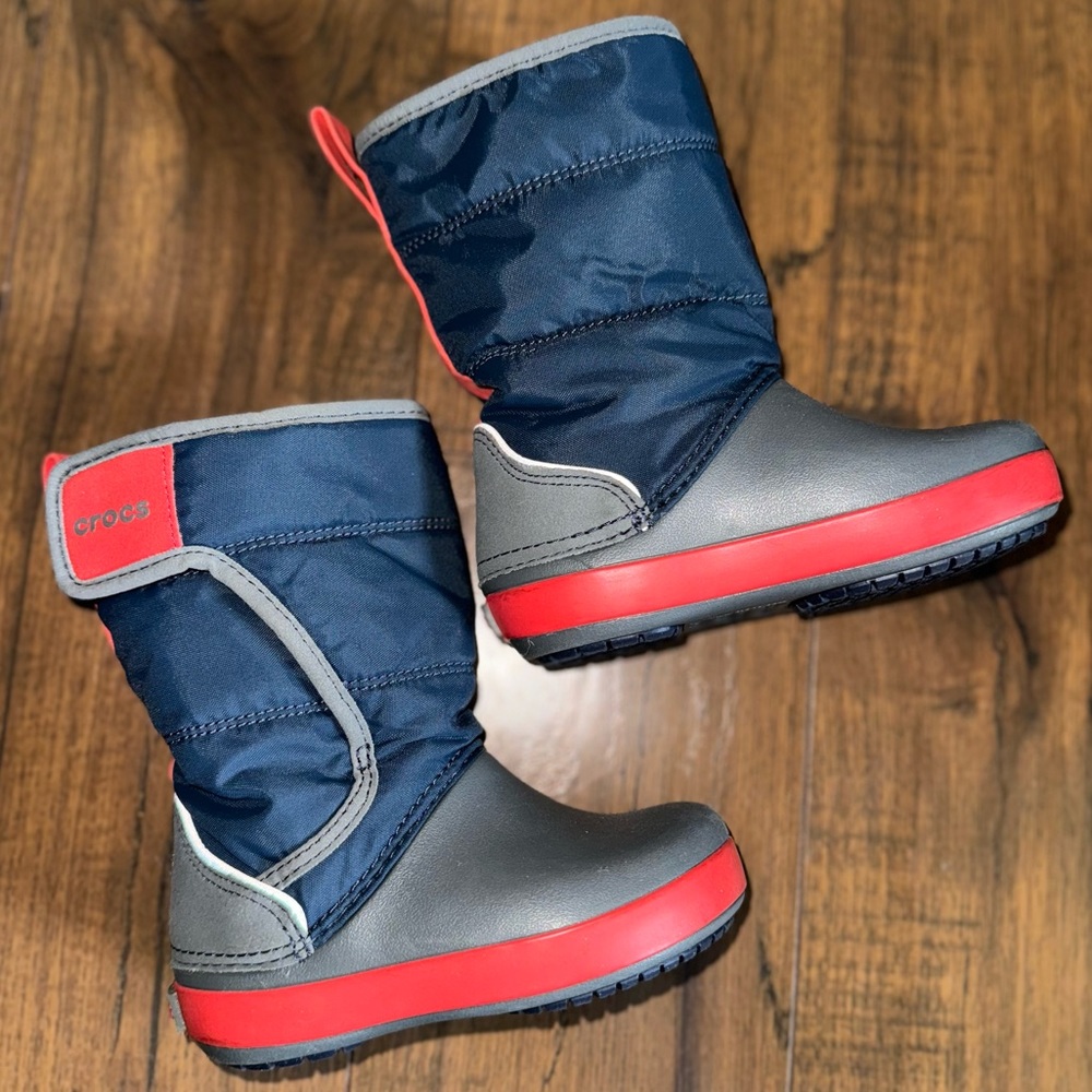 Like new Crocs LodgePoint winter boots